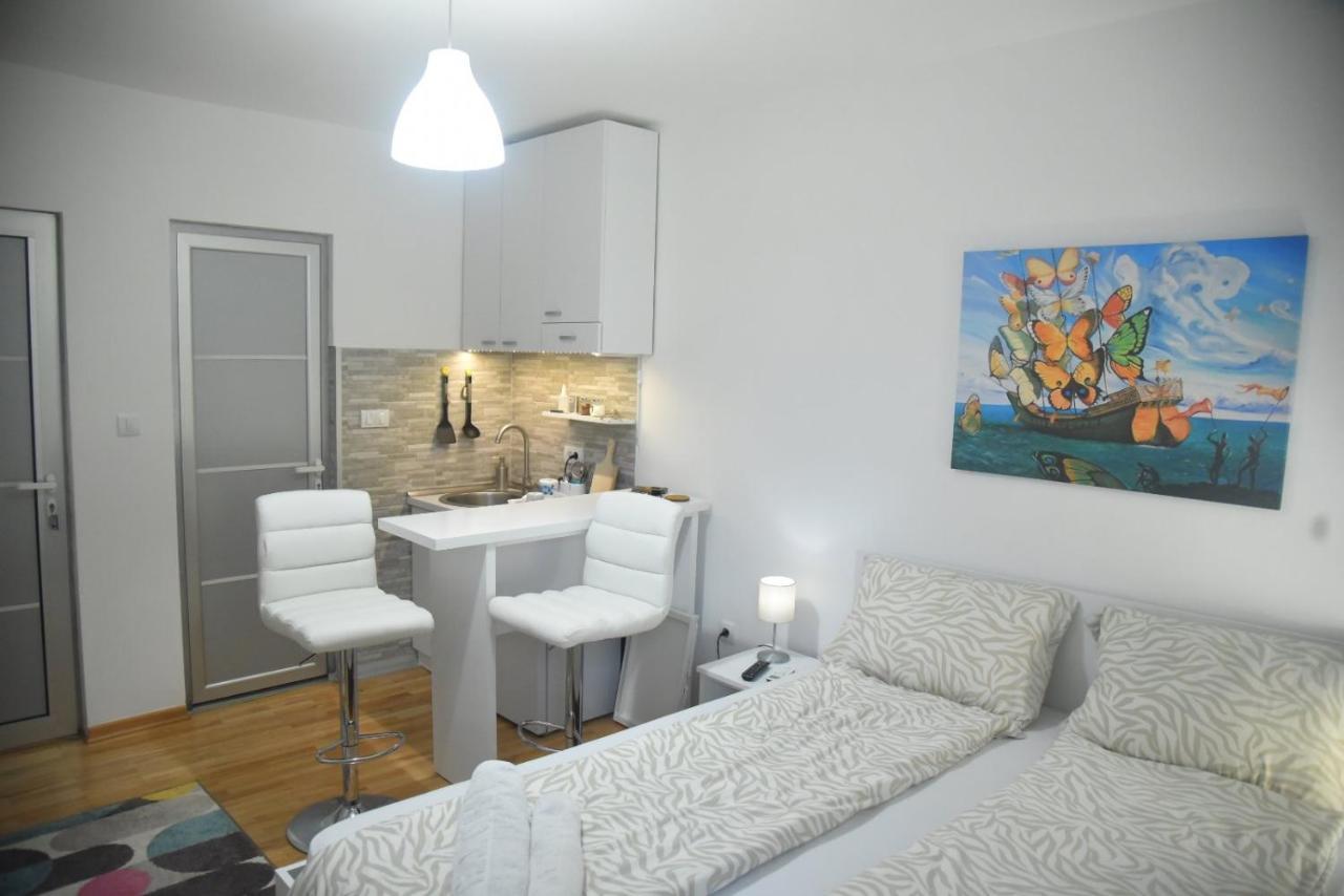 Dekart 2 Apartment Ni Extérieur photo