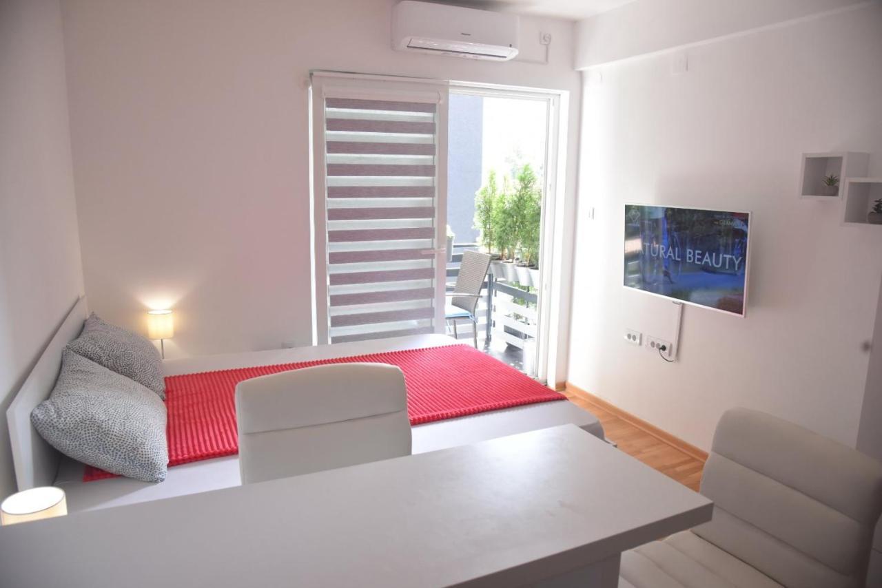 Dekart 2 Apartment Ni Extérieur photo