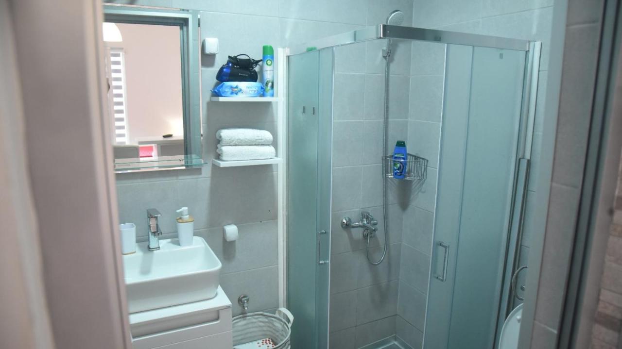 Dekart 2 Apartment Ni Extérieur photo